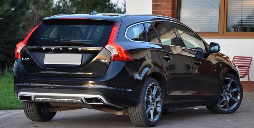 Volvo V60 cena 52400 przebieg: 219000, rok produkcji 2015 z Starachowice małe 667